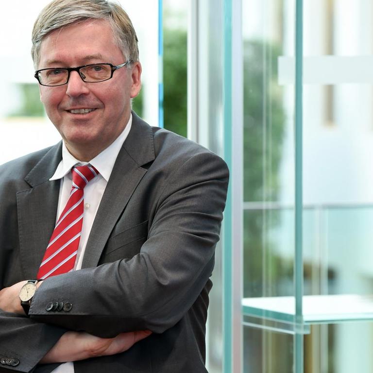 Debatte um Wehrdienst - Früherer Wehrbeauftragter Bartels: "Wir müssen dazu kommen Personalbedarf zu decken"
