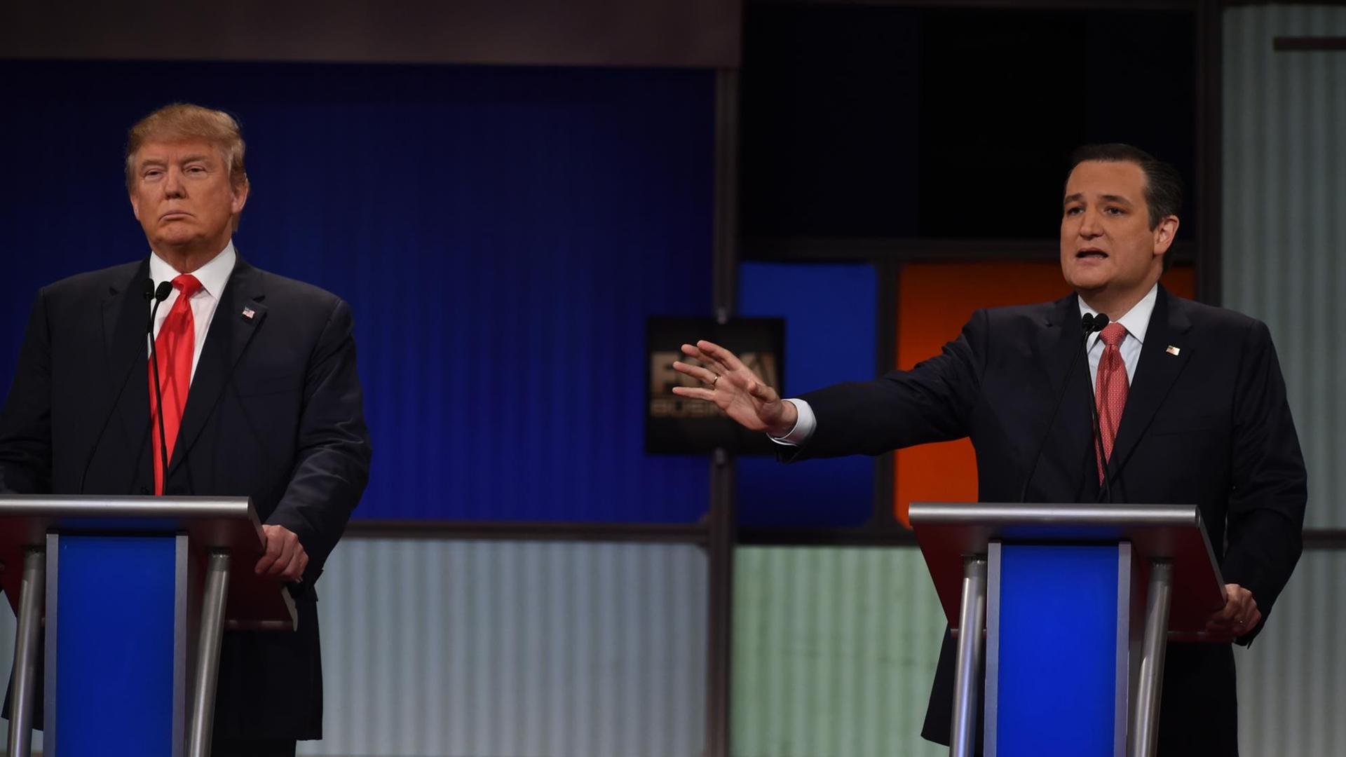 Donald Trump (links) und Ted Cruz wollen beide für die Republikaner bei den US-Präsidentschaftswahlen kandidieren.