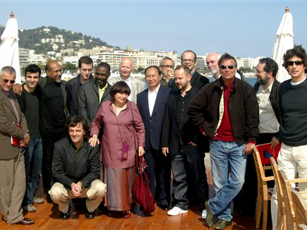 Jury-Präsident Emir Kusturica mit seinen Mitstreiterinnen und Mitstreitern in Cannes