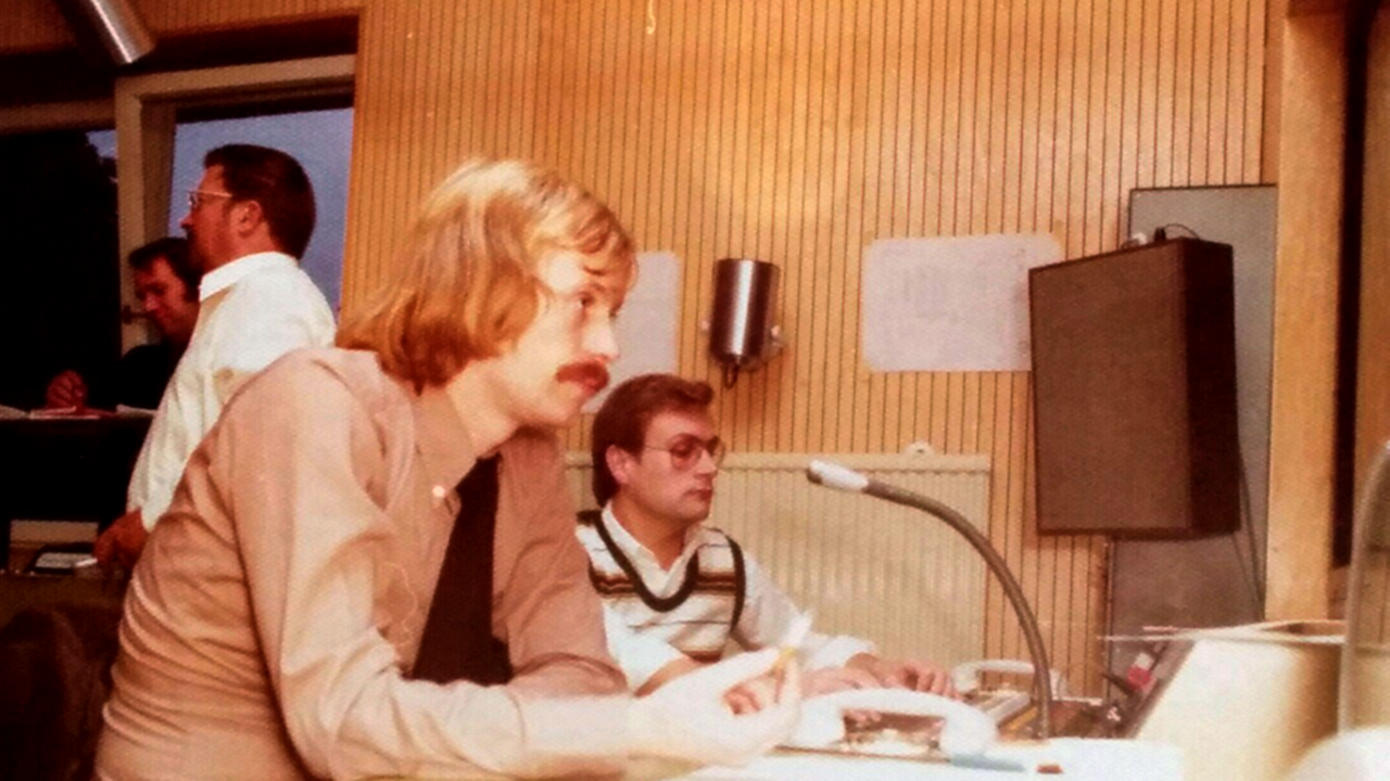 Vor 40 Jahren: Erste Frühsendung mit dem Redakteur Jürgen Krönig (Zeitgeschehen). Vor 40 Jahren: Erste Frühsendung mit dem Redakteur Jürgen Krönig (Zeitgeschehen).