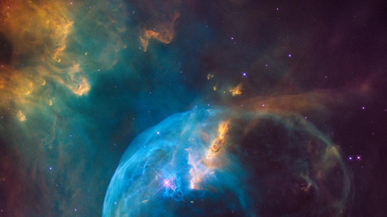 Brillant im Ruhestand: Im Bubble-Nebel pustet ein Stern diese wunderbare Materieblase ins All