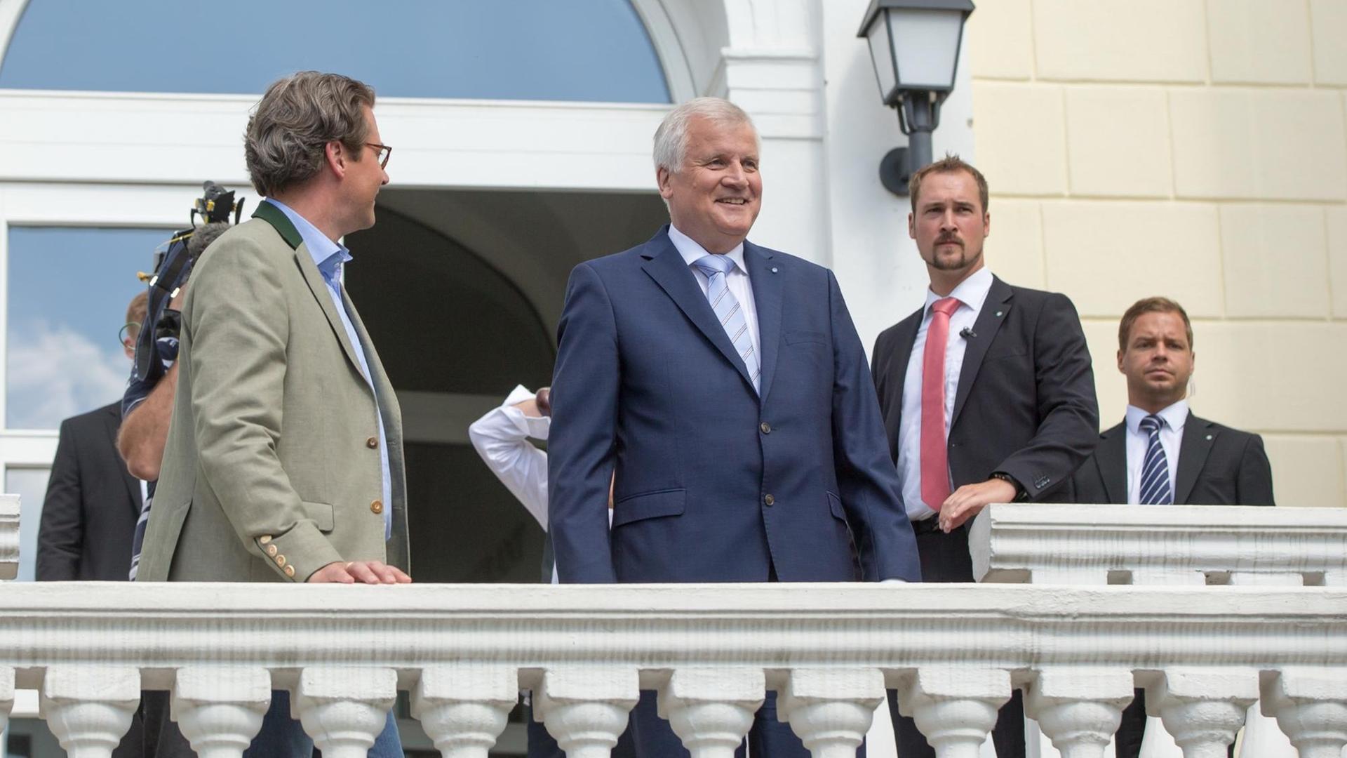 CSU-Generalsekretär Andreas Scheuer und Parteichef Horst Seehofer bei der Vorstandsklausur in Schwarzenfeld.