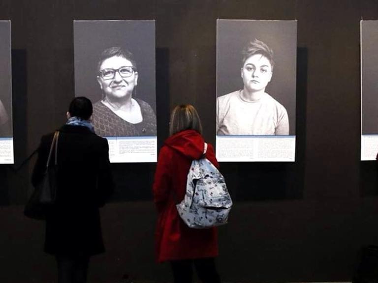 Schwarz-Weiß-Fotos der "Kinder der Krieges"