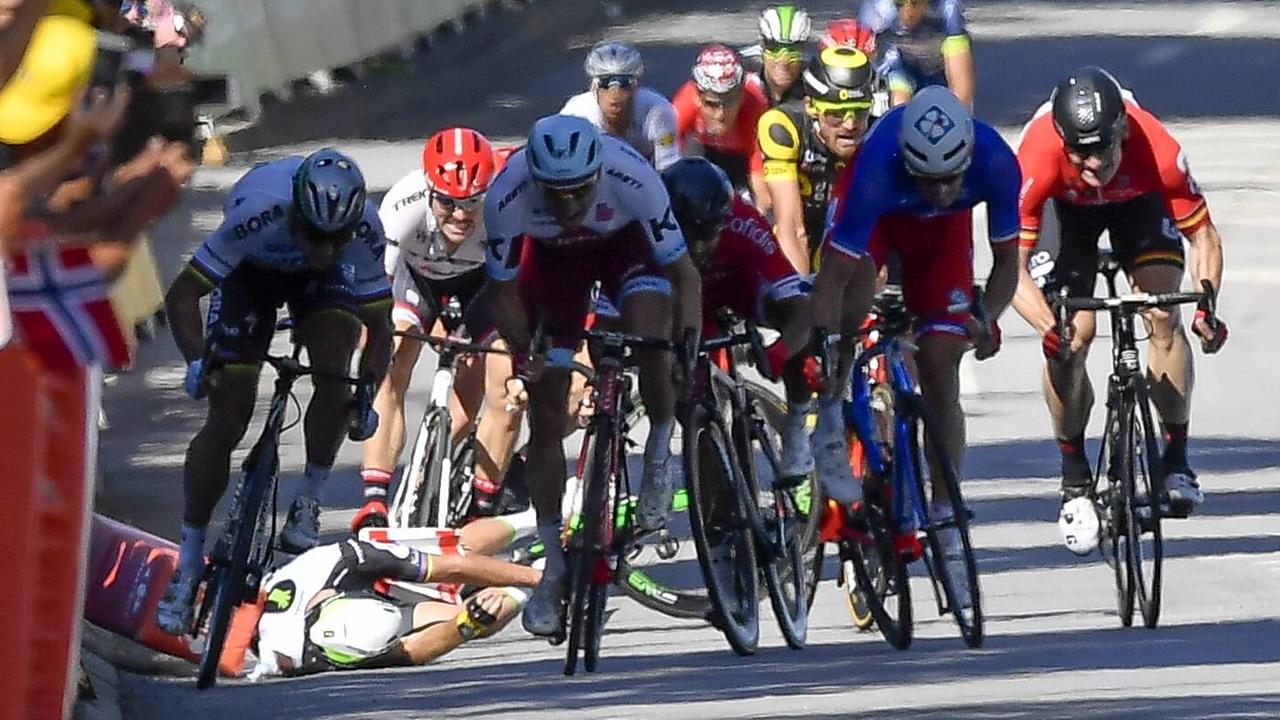 Peter Sagan war nach der 4. Etappe und einem vermeintlichen Ellenbogen-Check gegen Mark Cavendish im Schlusssprint von der Tour de France 2017 ausgeschossen worden - eine Fehlentscheidung, wie sich später herausstellte.