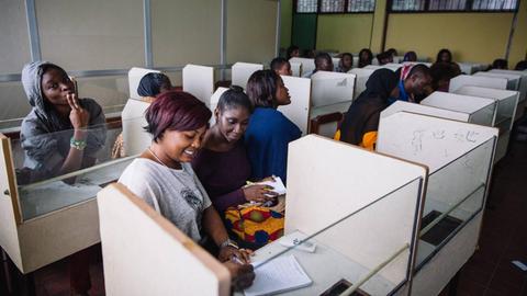 Local student have a Chinese language class at the Confucius Institute of the University of Lagos in Nigeria, June 6, 2014. The Confucius Institute Day event was held here on Friday, attracting a number of local students who have interest in Chinese language and culture. Since 2004, China has established 445 Confucius Institutes and 665 Confucius Classrooms in 122 countries and regions to promote the Chinese language and culture around the world. (Xinhua/Zhang Weiyi) NIGERIA-LAGOS-CONFUCIUS INSTITUTE DAY PUBLICATIONxNOTxINxCHN Local Student have a Chinese Language Class AT The Confucius Institute of The University of Lagos in Nigeria June 6 2014 The Confucius Institute Day Event what Hero Here ON Friday Attracting a Number of Local Students Who have Interest in Chinese Language and Culture Since 2004 China has Established 445 Confucius Institute and 665 Confucius classrooms in 122 Countries and Regions to promote The Chinese Language and Culture Around The World XINHUA Zhang Weiyi Nigeria Lagos Confucius Institute Day PUBLICATIONxNOTxINxCHN