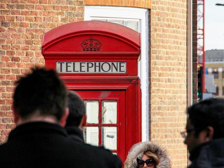 Eine rote Telefonzelle in London.