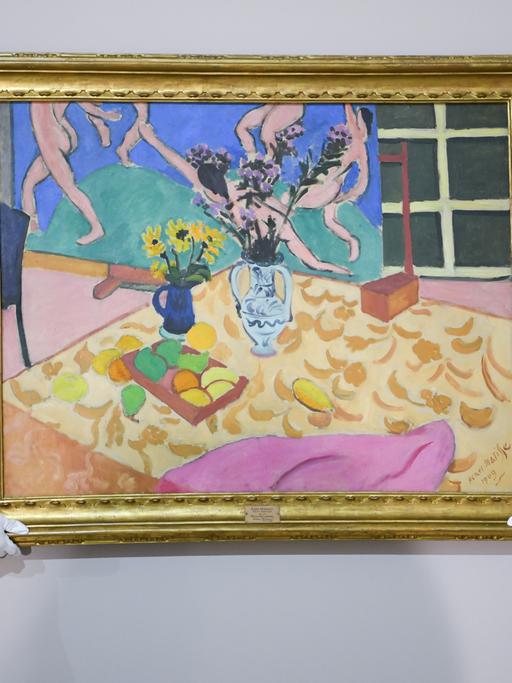 Das Werk "Stillleben mit 'Der Tanz'" von Henri Matisse wird im Städel Museum in Frankfurt am Main gehängt.