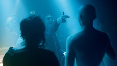 Szene aus dem Film "Victoria" von Sebastian Schipper mit Frederick Lau, Franz Rogowski und Laia Costa.