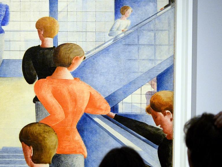 Besucher sehen sich am 20.11.2014 in Stuttgart (Baden-Württemberg) in der Ausstellung "Oskar Schlemmer - Visionen einer neuen Welt" in der Staatsgalerie das Gemälde "Bauhaustreppe" (1932) von Oskar Schlemmer an.