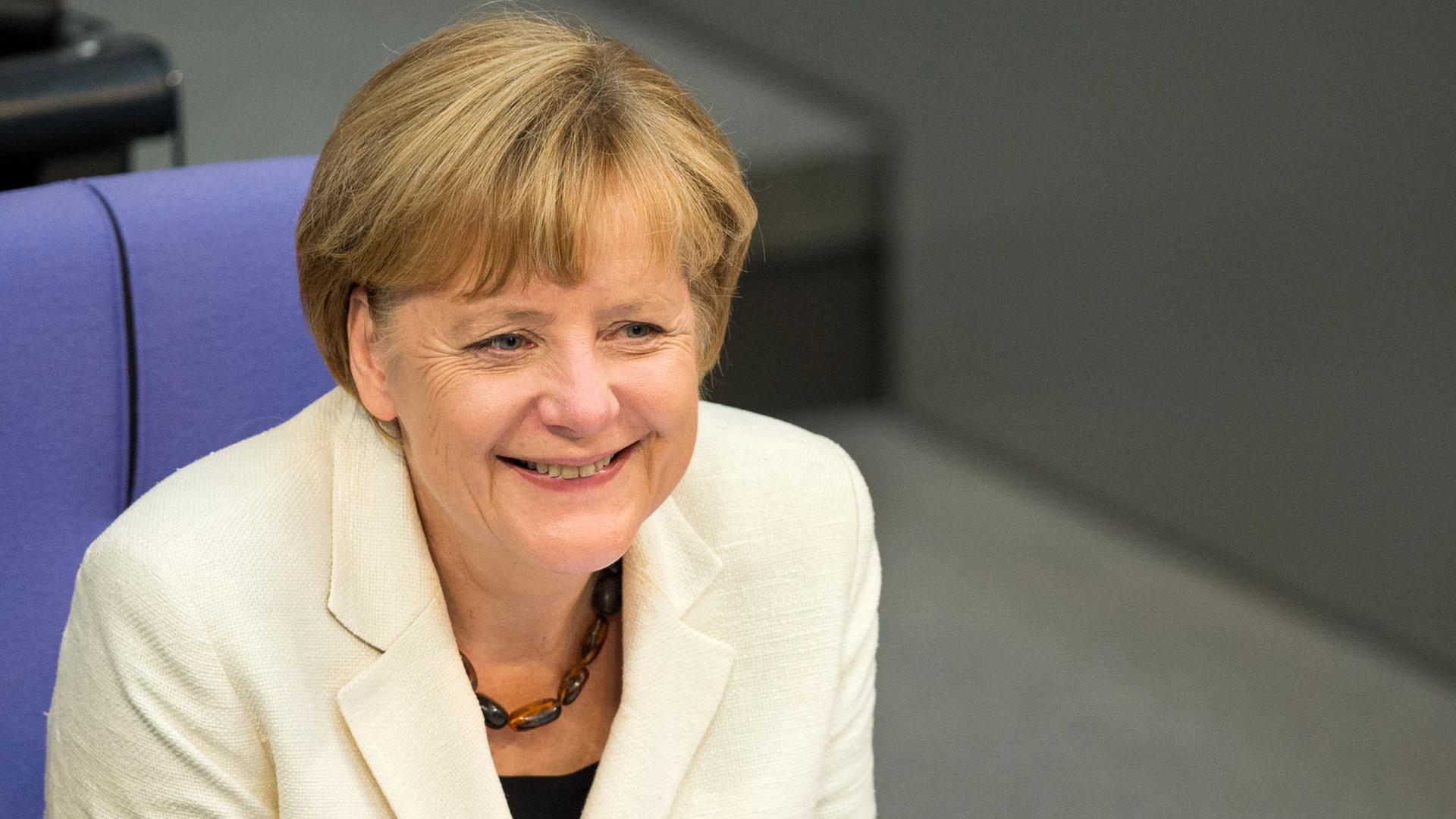 Bundeskanzlerin Angela Merkel (CDU) in einer Plenarsitzung im Deutschen Bundestag in Berlin.