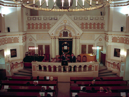Ein Gottesdienst in der Synagoge in der Berliner Pestalozzistraße