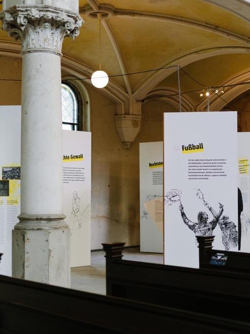 Raumansicht der Ausstellung "Immer wieder - extreme Rechte und Gegenwehr in Berlin seit 1945", aufgenommen 2019