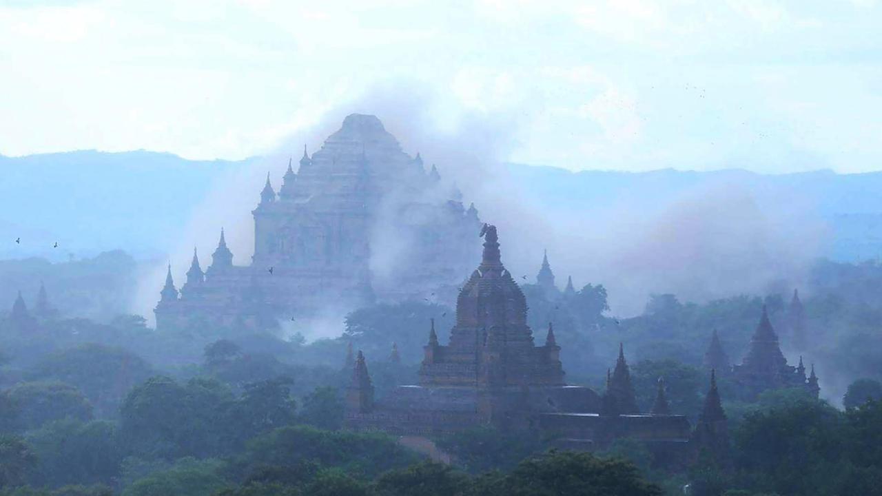 Die Sulamuni-Tempel in Myanmar liegt nach dem Erdbeben in einer Staubwolke