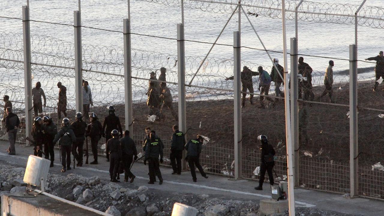 Ceuta: Grenzzaun und Guardia Civil
