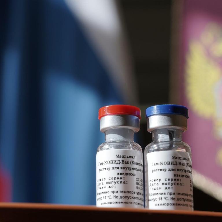 Fläschen mit russischem Coronavirus-Impfstoff