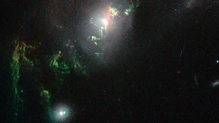 Ein Quasar ist ein extrem leuchtkräftiger Kern einer Galaxie, hier UGC 7342