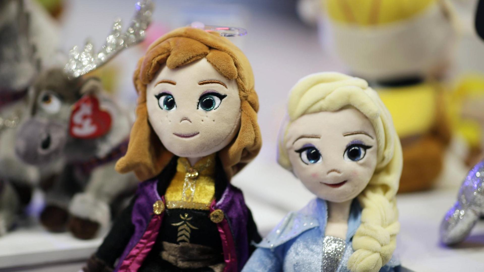 Elsa and Anna aus der Disneyproduktion "Frozen" als Puppen.