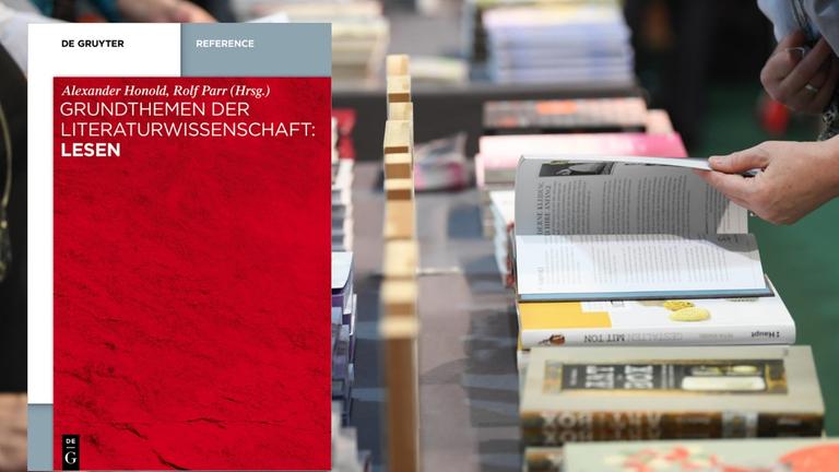Buchcover: "Grundthemen der Literaturwissenschaft: Lesen" und im Hintergrund einige Bücher