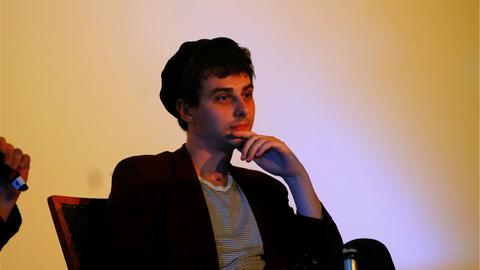 Tobias Bamborschke von Isolation Berlin bei der Veranstaltung "Pop & Depression" des Pop-Kultur-Festivals 2016 in Berlin