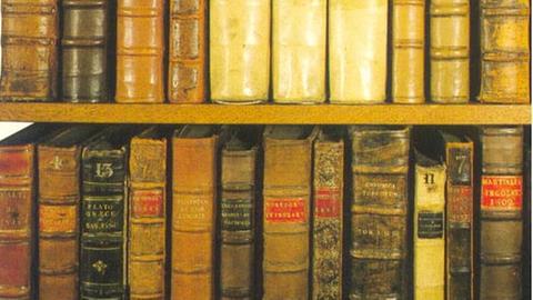 Ein Bibliotheksmitarbeiter hatte fast 100 historisch wertvolle Bücher gestohlen.