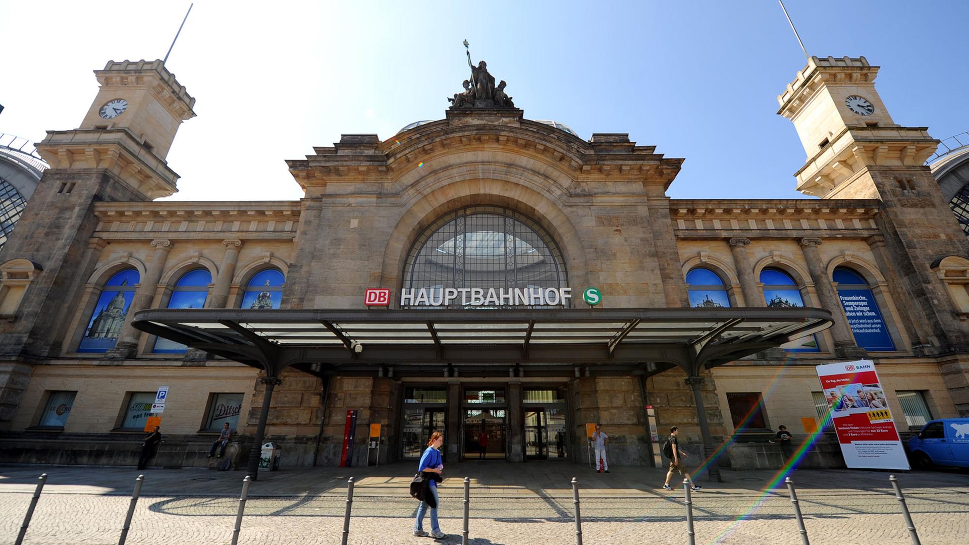 Der Hauptbahnhof in Dresden ist mit dem Titel "Bahnhof des Jahres 2014" ausgezeichnet worden.
