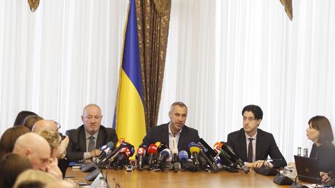 Der Generalstaatsanwalt der Ukraine, Ruslan Riaboshapka, kündigt am 4.10.2019 in Kiew an, Akten der eingestellten Ermittlungen gegen die Firma Burisma erneut zu prüfen
