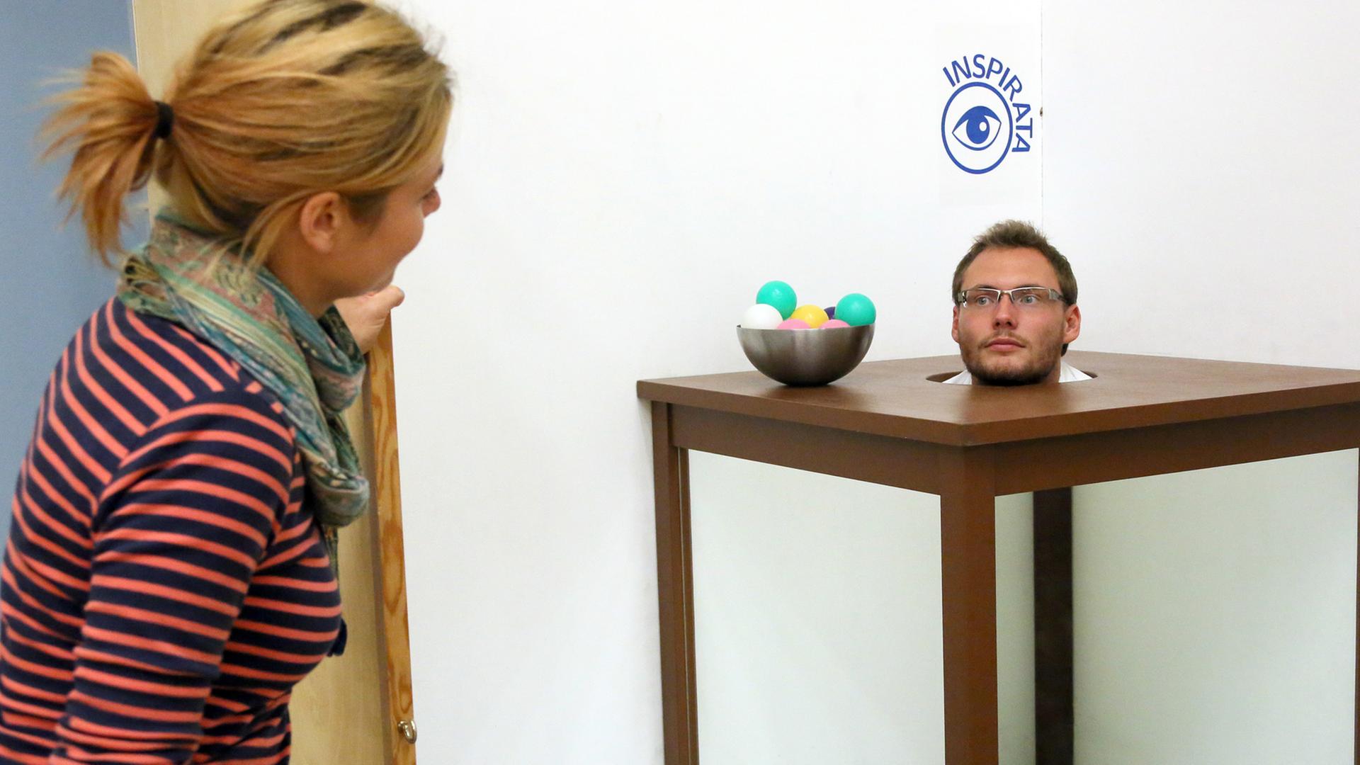 Sascha Köhler, Mitarbeiter der Ausstellung "Streifzug der Sinne", demonstriert am 13.08.2013 in Berlin eine optische Täuschung durch Spiegeleffekte. Die interaktive Ausstellung zur menschlichen Wahrnehmung ist noch bis zum 25.08.2013 am Wissenschaftsstandort Adlershof zu sehen. Sascha Köhler, Mitarbeiter der Ausstellung "Streifzug der Sinne", demonstriert am 13.08.2013 in Berlin eine optische Täuschung durch Spiegeleffekte. Die interaktive Ausstellung zur menschlichen Wahrnehmung ist noch bis zum 25.08.2013 am Wissenschaftsstandort Adlershof zu sehen.