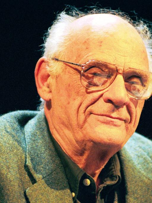 Porträtfoto des amerikanischen Dramatikers und Schriftstellers Arthur Miller am 13.10.1998 in der Akademie der Künste in Berlin.