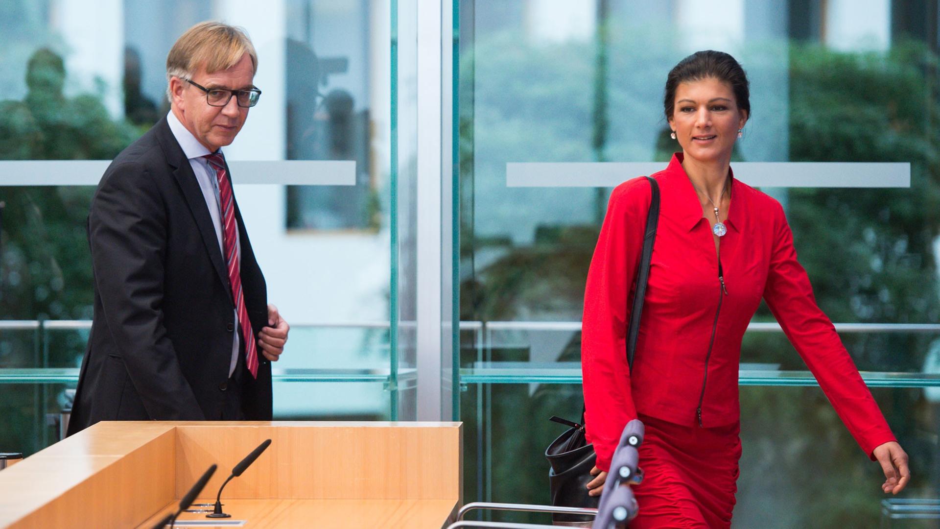 Die neu gewählten Fraktionsvorsitzenden der Partei Die Linke im Bundestag, Sahra Wagenknecht und Dietmar Bartsch