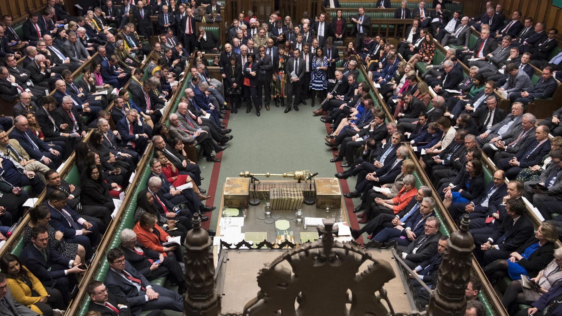 Die Abgeordneten des Unterhauses debattieren über den Brexit.