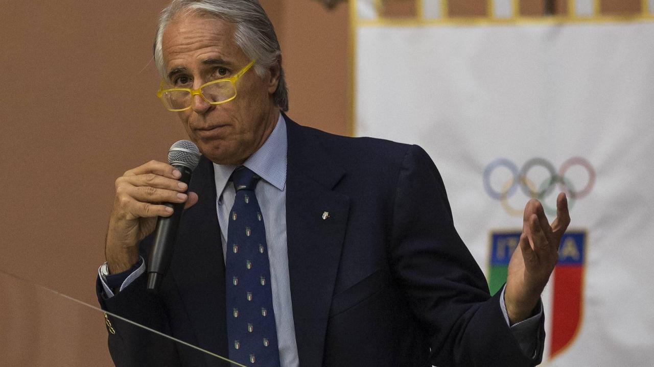 Giovanni Malagò, Präsident des Italienischen OIympischen Komitees, erklärt auf einer Pressekonferenz den Rückzug der Olympiabewerbung Roms.