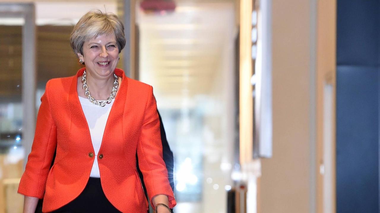 Die britische Premierministerin Theresa May trifft vor Beginn des Parteitags der Konservativen in Birmingham bei der BBC Midlands ein