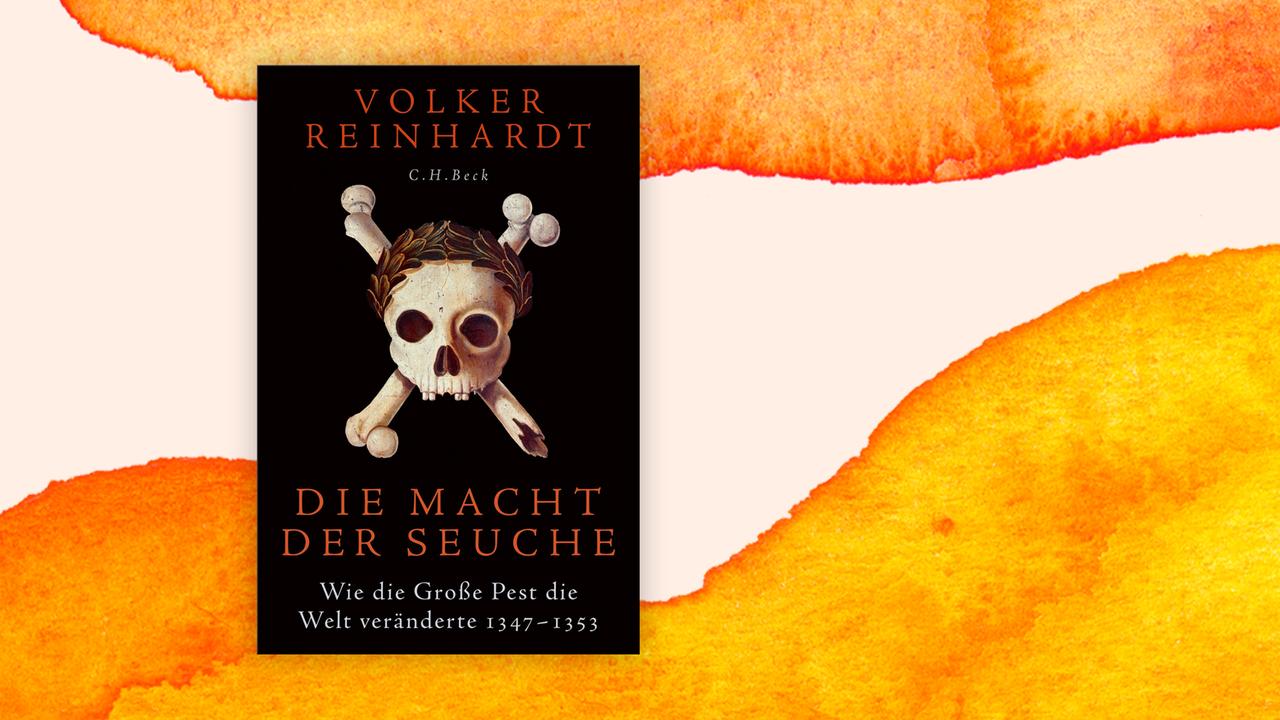 Zu sehen ist das Buchcover von Volker Reinhardts Buch: "Die Macht der Seuche" auf orange-weißem Hintergrund, Auf schwarzem Hintergrund sieht man einen Totenschädel mit zwei gekreuzten Knochen.