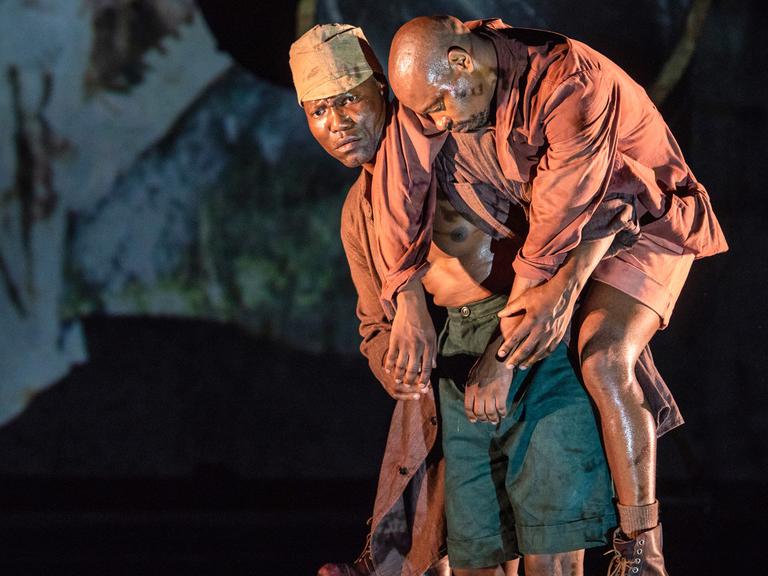 Szene aus dem Musiktheater "The Head an the Load" des südafrikanischen Regisseurs William Kentridge