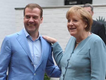Der russische Präsident Dmitri Medwedew und Bundeskanzlerin Angela Merkel (CDU) während der Deutsch-Russischen Regierungskonsultationen 2011