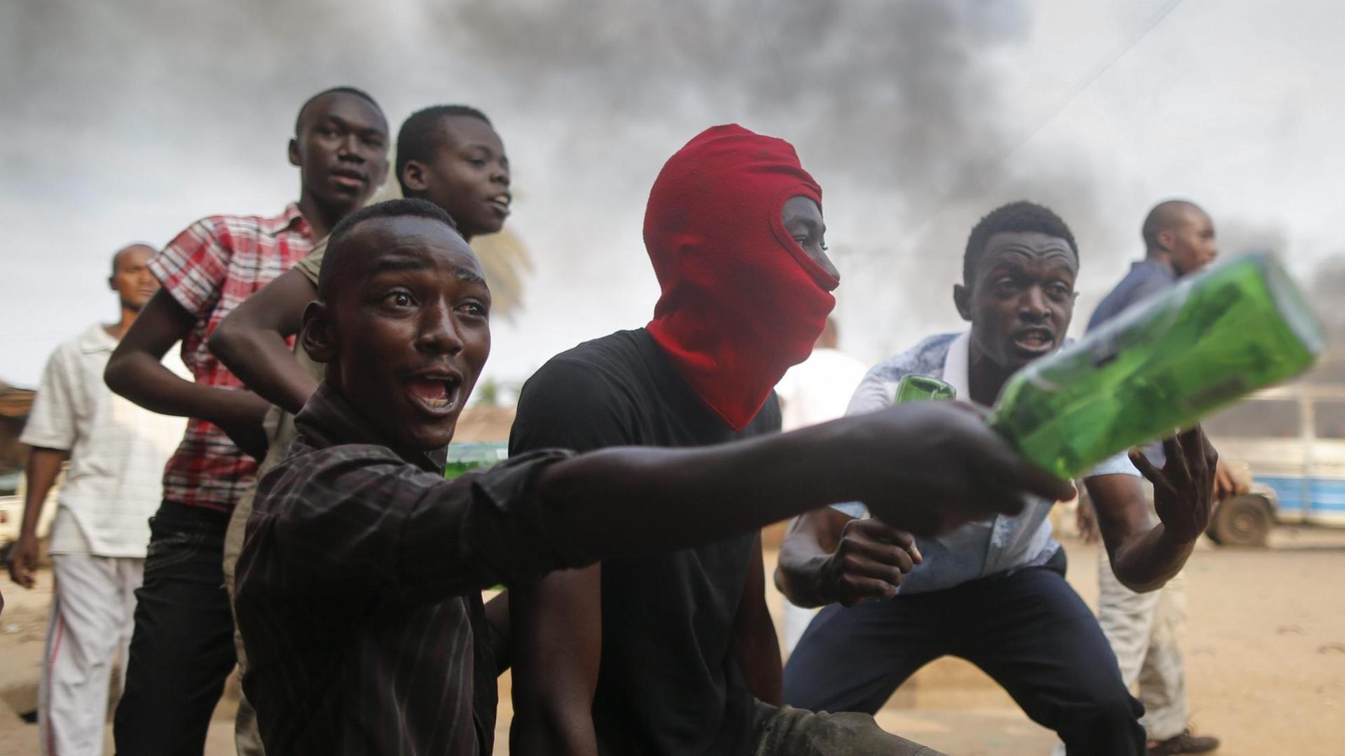 Menschen protestieren in Burundi