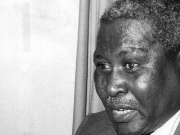 Der südafrikanische Politiker, ANC-Präsident und Friedensnobelpreisträger 1960, Albert John Lutuli / Luthuli. (Undatierte Aufnahme). Er wurde 1898 in Südrhodesien geboren und starb am 21.7.1967 in Stanger bei Durban nach einen Eisenbahnunglück. +++(c) dpa - Report+++ | Verwendung weltweit