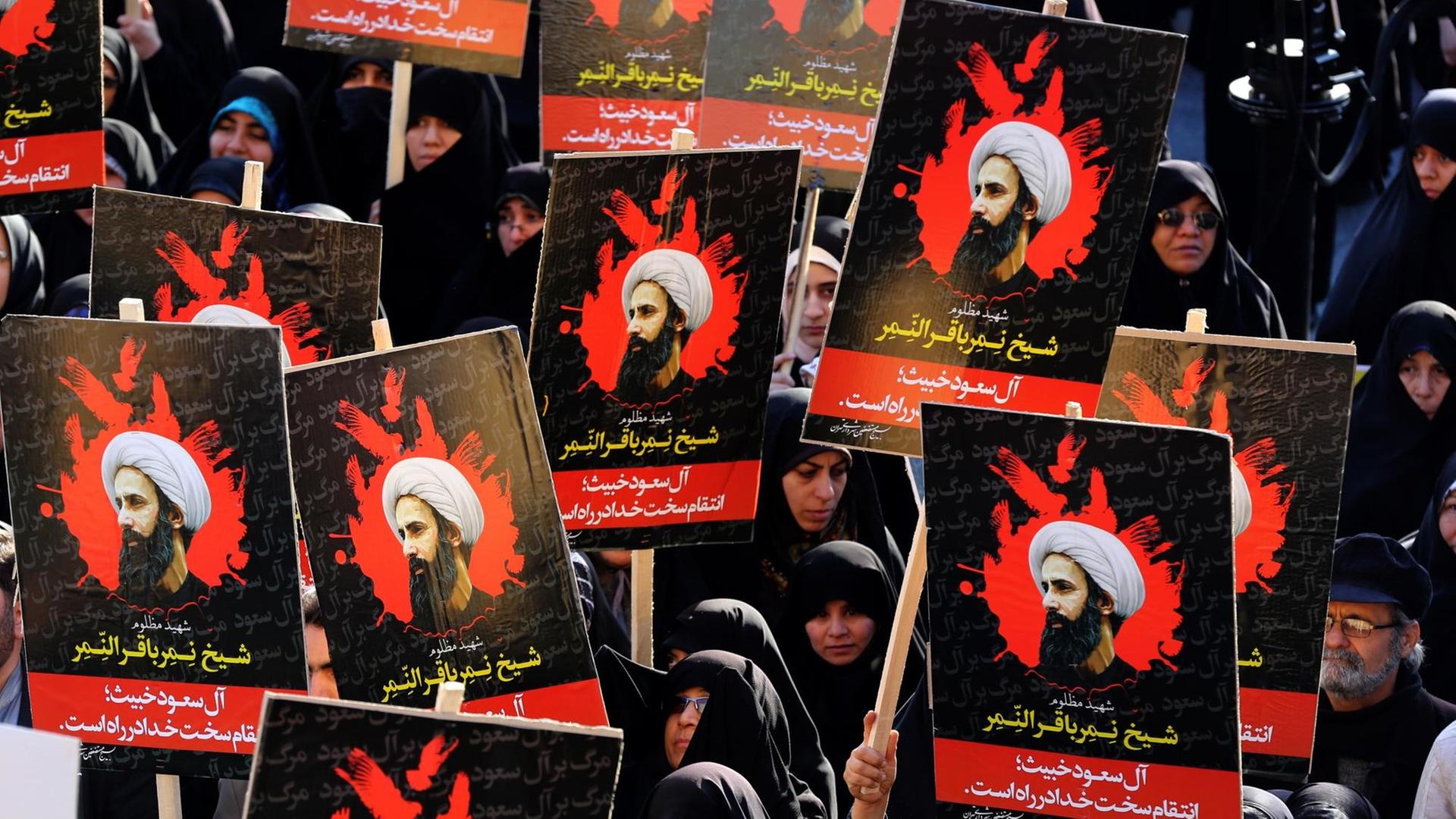 Iranische Frauen demonstrieren in Teheran nach der Hinrichtung des schiitischen Geistlichen Nimr al-Nimr.