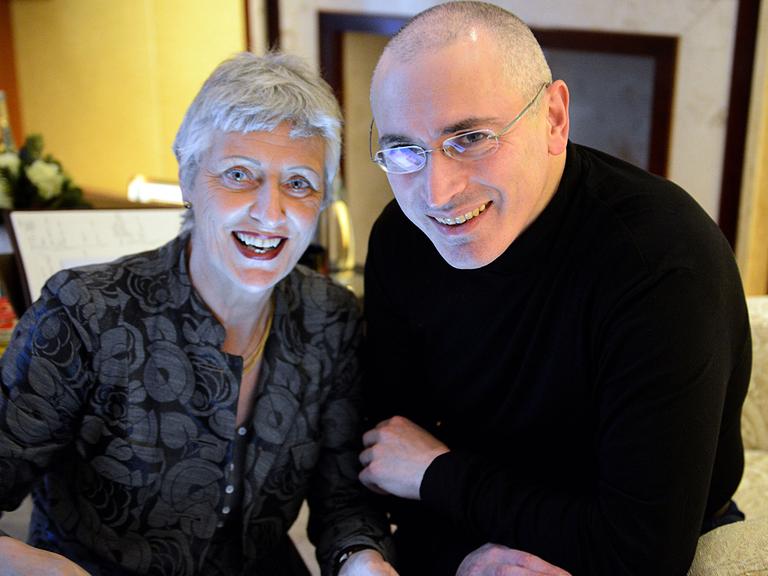 Michail Chodorkowski mit der Grünen-Politikerin Marieluise Beck in Berlin