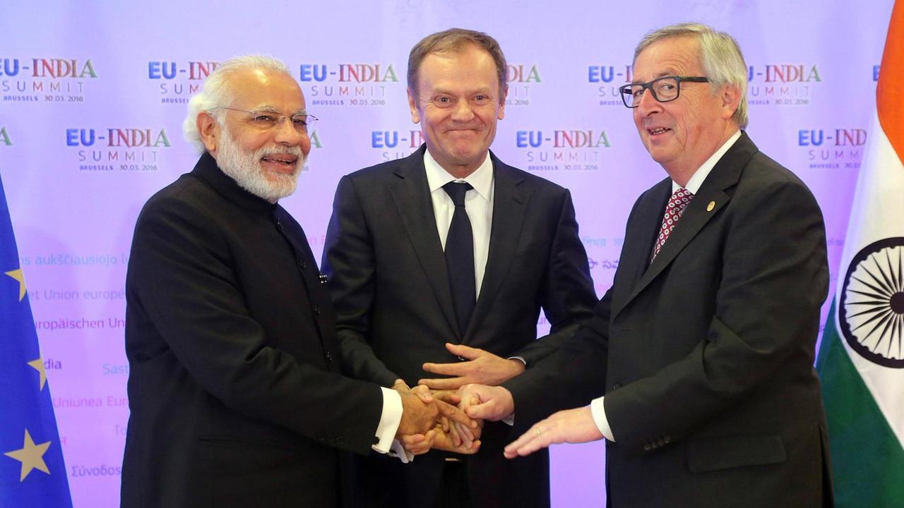 In Brüssel treffen sich der indische Präsident Modi, EU-In Brüssel treffen sich der indische Premier Modi, EU-Ratspräsident Tusk und Kommission-Präsident Juncker.Ratspräsident Tusk und Kommission-Präsident Juncker.