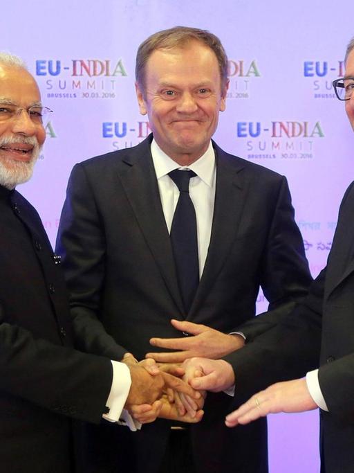 In Brüssel treffen sich der indische Präsident Modi, EU-In Brüssel treffen sich der indische Premier Modi, EU-Ratspräsident Tusk und Kommission-Präsident Juncker.Ratspräsident Tusk und Kommission-Präsident Juncker.