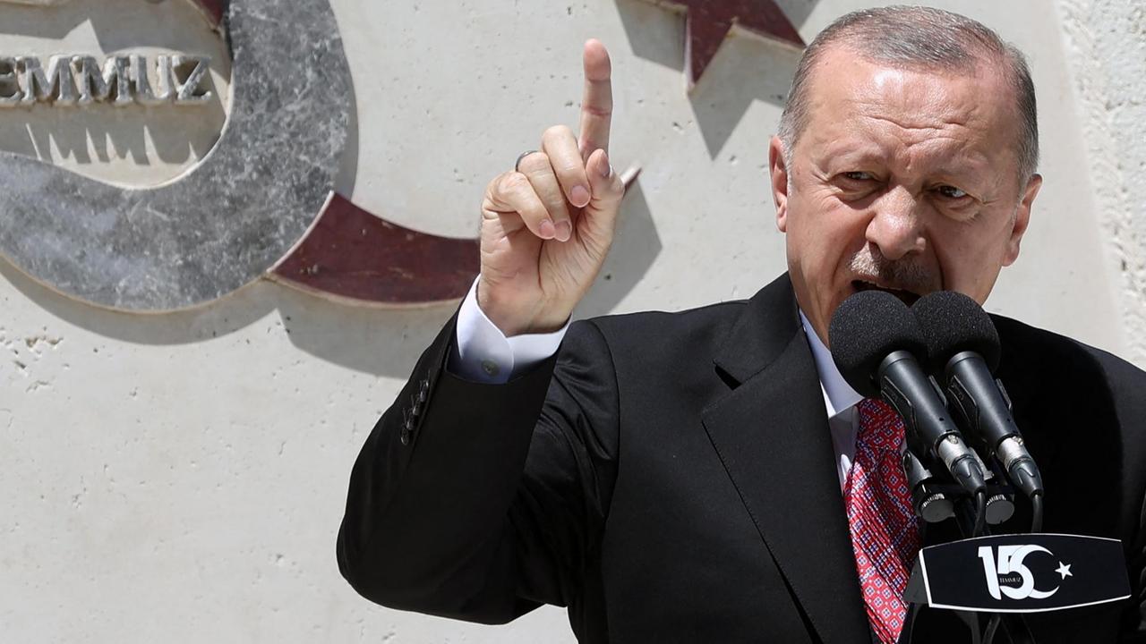 Der türkische Präsident Erdogan erinnert an die  Opfer des Putschversuchs vom 15. Juli 2016.