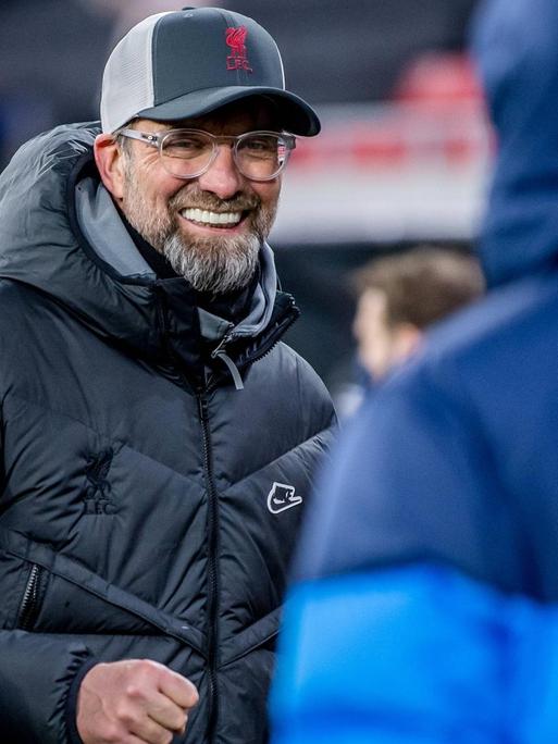 Liverpools Trainer Juergen Klopp jubelt nach dem Schlusspfiff im UEFA Champions League Achtelfinale, Hinspiel RB Leipzig - FC Liverpool.