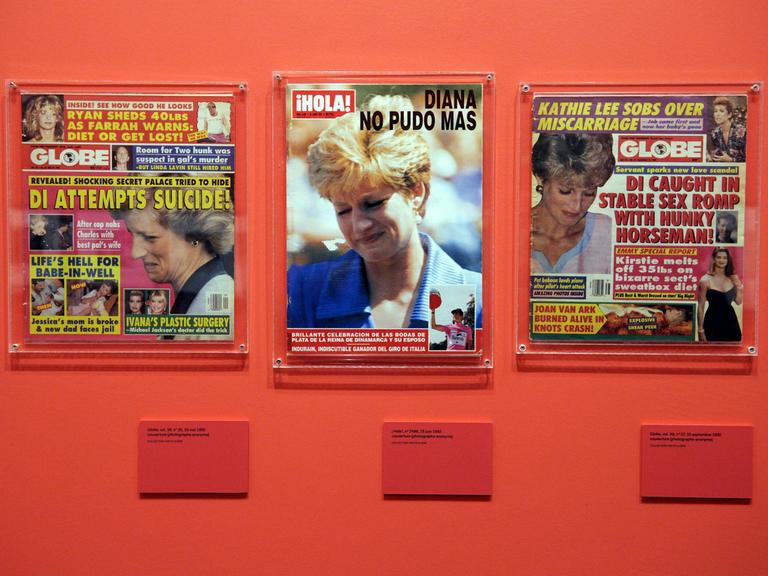 Ein Blick in die Ausstellung "Paparazzi! Fotografen, Stars und Künstler" im Centre Pompidou-Metz