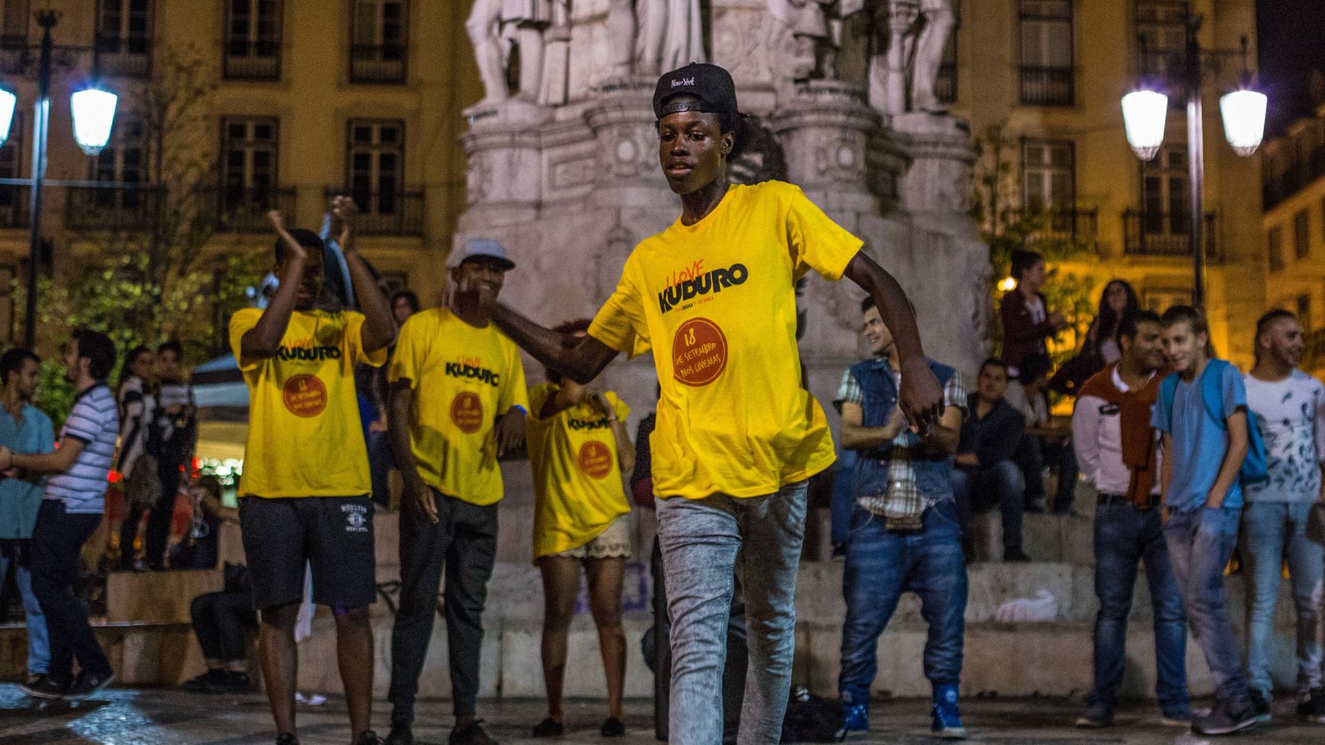 Kuduro-Tänzer bewerben den "I love Kuduro"-Film in Lissabon.