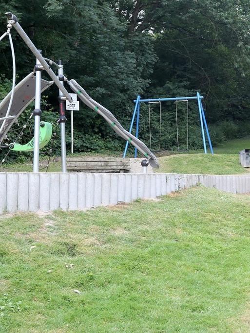 Mülheim: Ein Spielplatz mit einem Klettergerüst.
