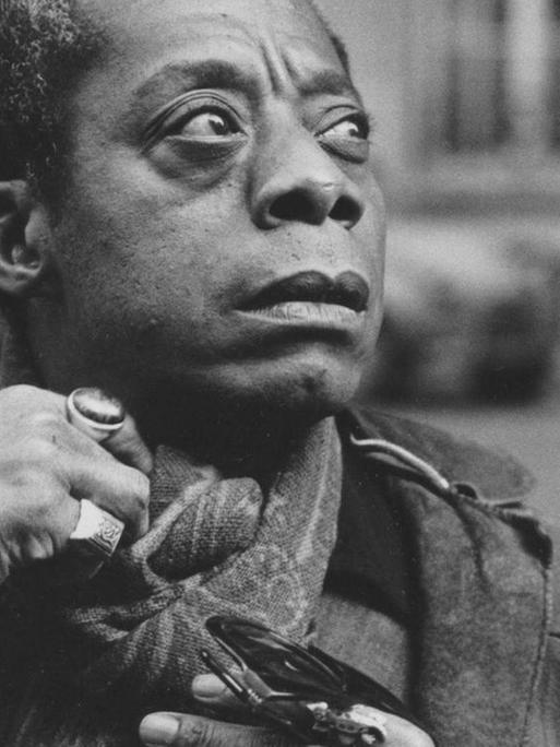 Porträt des Schriftstellers James Baldwin in Paris, ca. 1975.