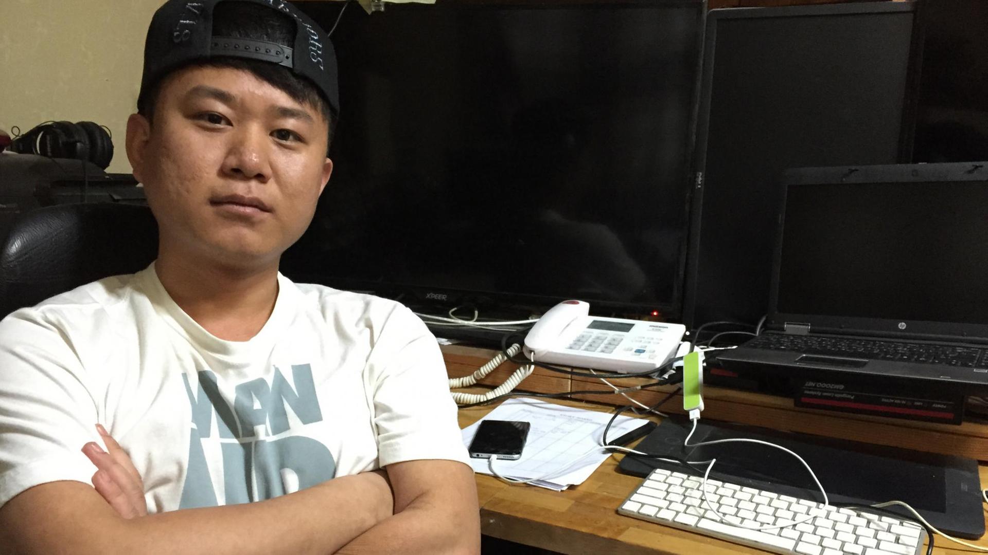 Kang-Hyeok vor seinem Computer