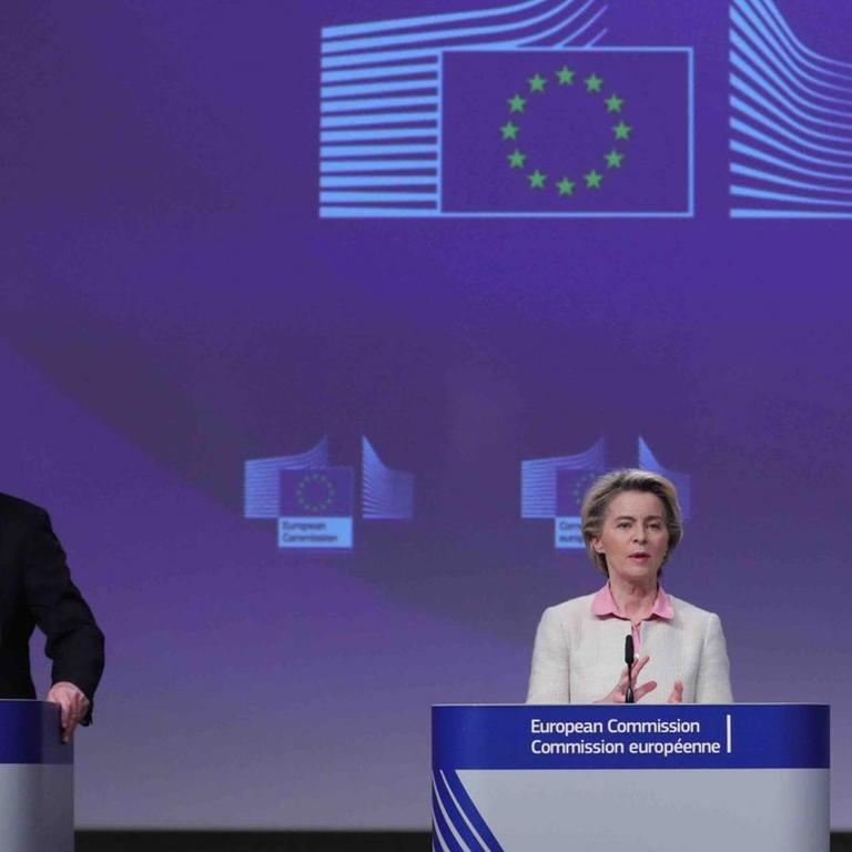 Ursula von der Leyen und Michel Barnier bei ihrer Pressekonferenz nach dem Brexit-Deal