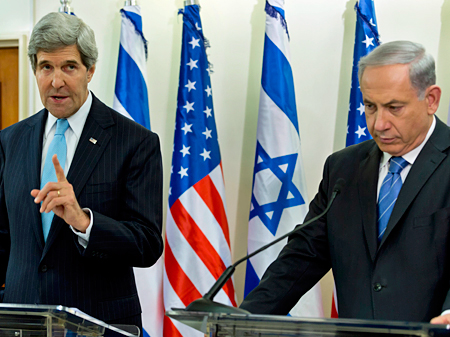 US-Außenminister John Kerry (l.) und Israels Regierungschef Benjamin Netanjahu bei ihrem Treffen am 02.01.2014 in Jerusalem.